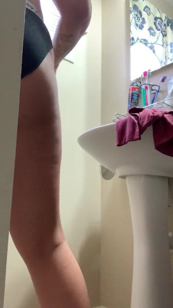 Drea xoxo: See me changing into clothes in bathroom