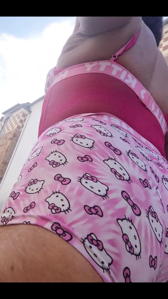 KNKY Bee: My Ass