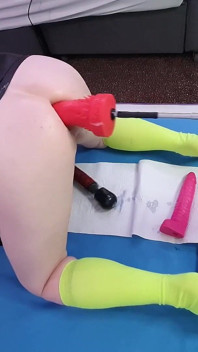 Big Dildo Bum Fun on the Fucking Machine with Essex Girl Lisa