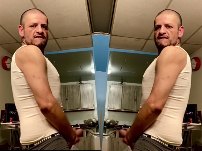 MisterFreak25: Prasátku, Nadržený Macho. Blikající bradavky.