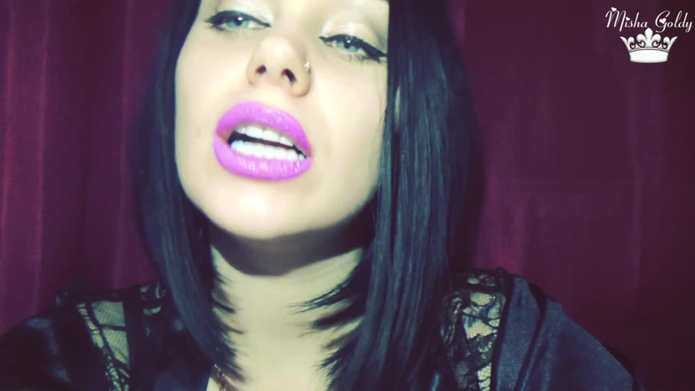Goddess Misha Goldy: बैंगनी चमकदार होंठ
