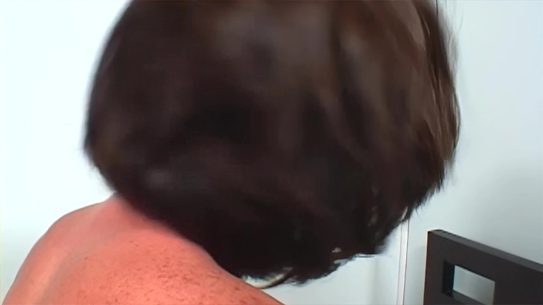 Black Monstercock Force: 18歳の学生が12インチのモンスターコックを飲む