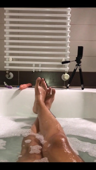 Join My Fan Club on Faphouse if You Like My Wet Feet and Toes