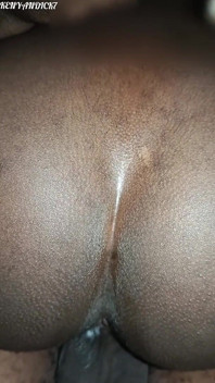 Quente gozada interna queniana ébano bebê sendo fodida com força depois de visitar namorado