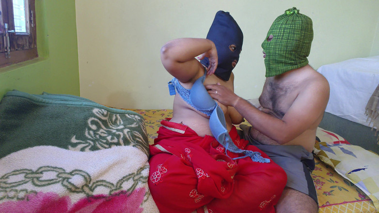 Hotty Mona: Bhabhi India mengisar pantat dan seks dengan suami