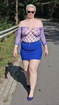Na můstku jsou ukázáni mopsi