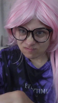 Meine stiefschwester macht alberne gesichter und ahegao-gesichter