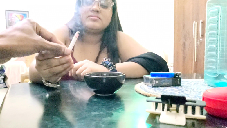 Nadiyaxxx02: Devor și Bhabhi iau în secret acasă și își satisfac nevoile corpului futându-se reciproc