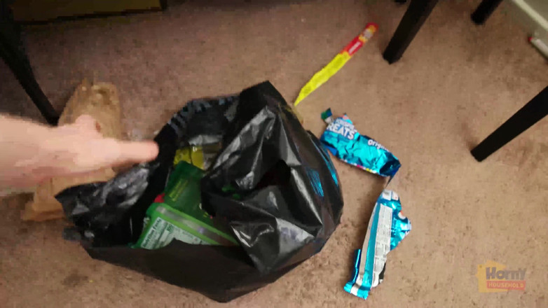 Horny Household: Ikatan seksual dengan adik tiri kecil saya