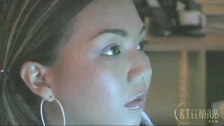 8TeenHub: 8teenhub - Keeani Lei se acucia en el trabajo