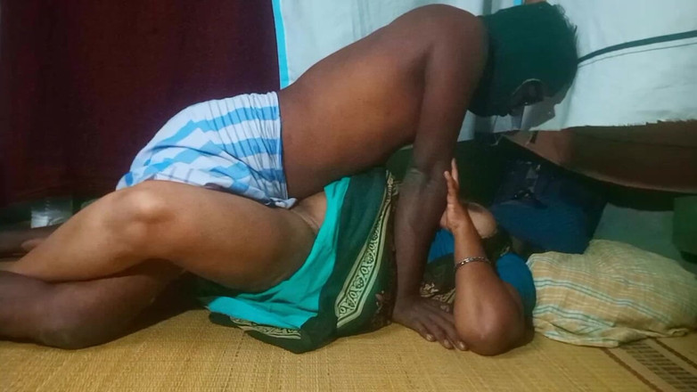 Priyanka314: Rekaman seks tante desa india lagi asik ngocok