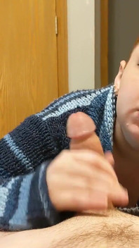 Vernederende stiefmoeder neemt je maagdelijkheid