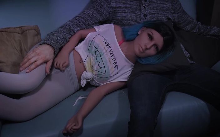 Beauty doll Belle: Seks bebeği kız arkadaşımla film izliyorum!