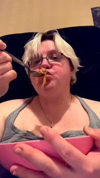 Gordinha fã pede comer puta