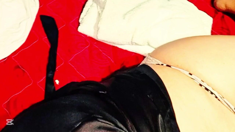 Milfta boohot: La nonna della mia ragazza mi succhia il cazzo così...