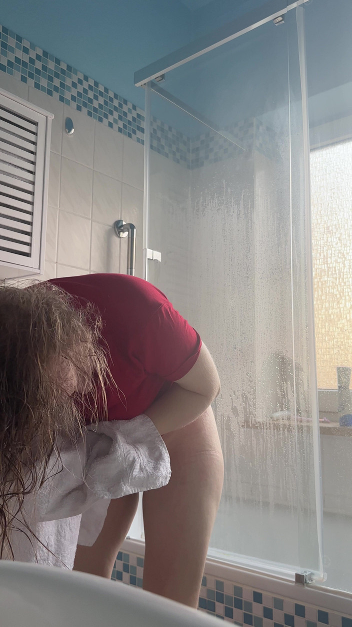 SweetLucy96: Dlouhé stydké pysky a tvrdé bradavky