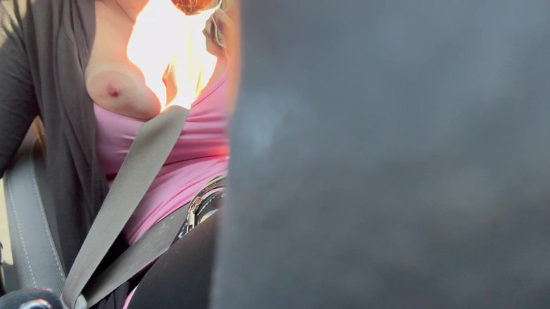 Artemisia Love: Italienska stora tuttar MILF Biltur blinkande kåta hårda bröstvårtor under...