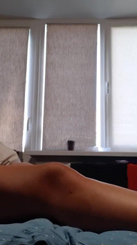 Dvě sestřičky šukají pacienta (foot fetiš, lízání, lízání bradavek)