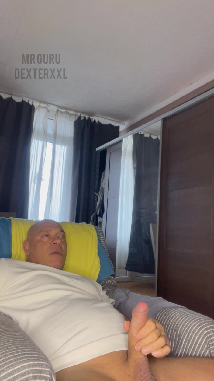 Mr. Guru: Fisiculturista Wank Mr. Guru masturbado