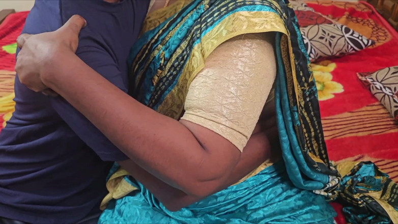 Chennaiponnu: น้าทมิฬกับหนุ่มเพื่อนบ้านเย็ดทมิฬพร้อมเสียง
