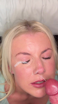 Rubia milf Emily Walters post enorme caminata facial