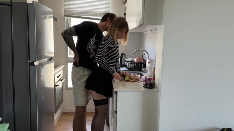 Spacenintenda: Apprendre à son demi-frère à cuisiner : broyage, baisers, baiser à sec, partie 2