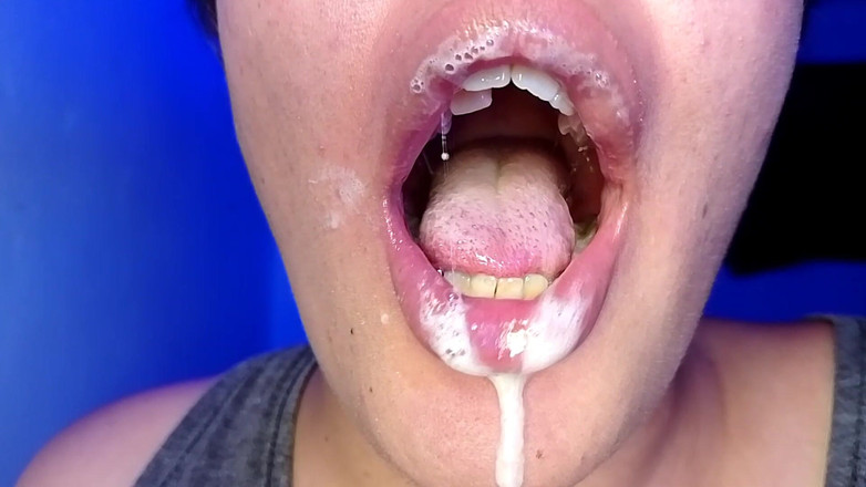 Elimoon: Чистю мои зубы и показываю тебе мои зубы (крупным планом)