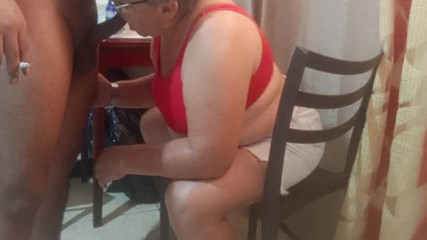 Milfta boohot: Mengisap kontol dewasa 70 tahun yang panas