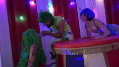 Lily kink: Nadržené klauni balónky fetiš hra