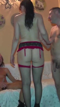 O lingură de spermă pentru curvă. Orgie amatoare sălbatică
