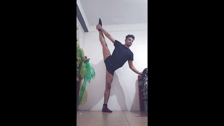 trebol_Jess: Sexy Übungen in suspensor und strohhalm am ende