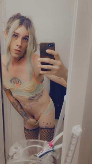 CarmenMelatonin: Bikini babe needs to get fucked