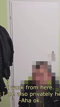 Hetero getrouwde installateur overtuigd om een pijpbeurt te krijgen