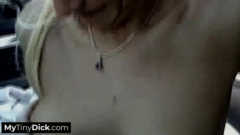 MyTinyDick: Sobald sie auf der straße waren, fing sie an, seinen...