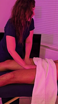 Une masseuse nous parle de son mode de vie échangiste