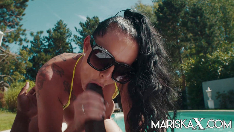 Mariska x: Mariska dan Texas Patty ngasih hadiah sama bapak kos