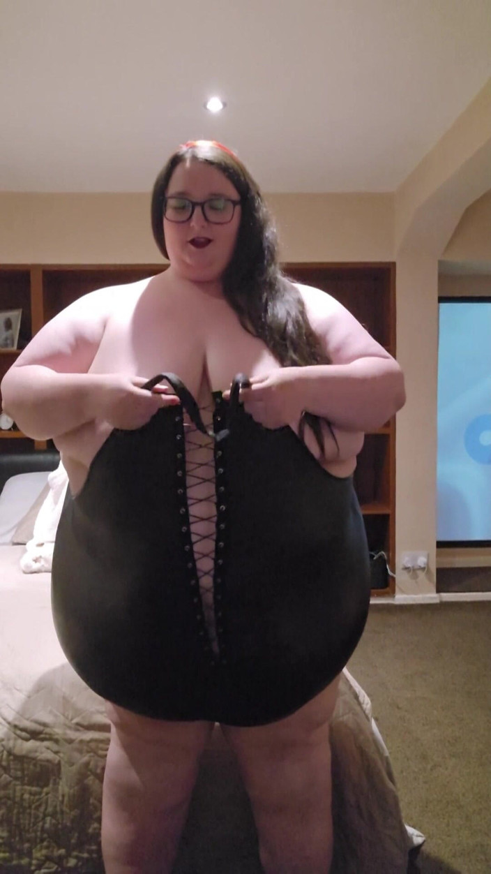 SSBBWLadyBrads: 胖美女性感胖黑皮西装