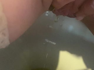 MilfyCalla: Un pipi de Litlle. Tu peux boire ça ?