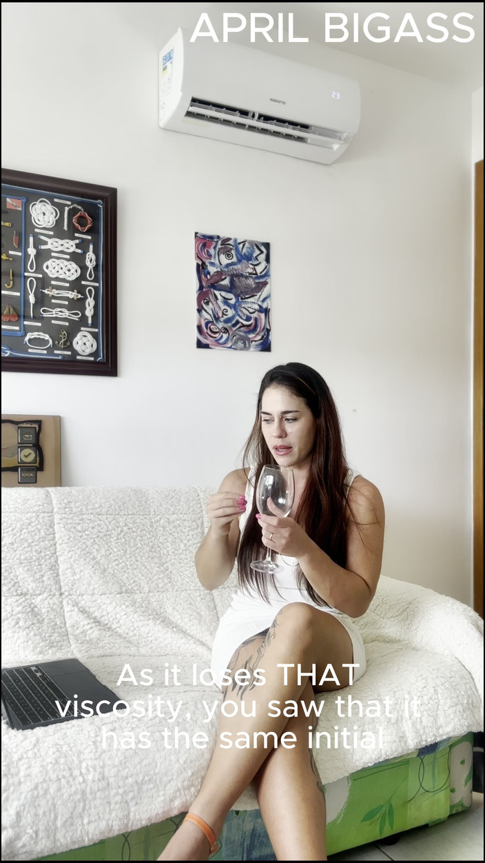 April BigAss: Reazione a Un Video Di Ingoio Di Oltre 50 Litri Di...