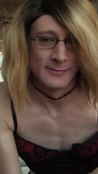 alta e magra travestito jessica Lynne gode di un grosso cazzo