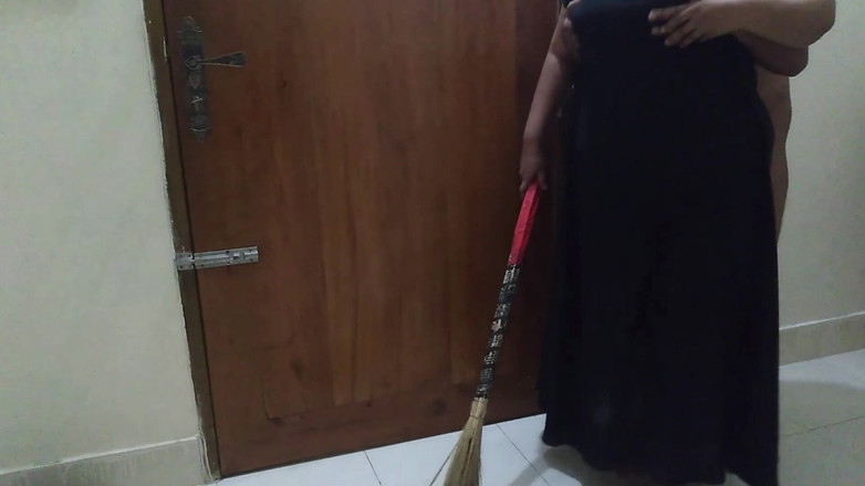 Aria Mia: Moti Gand Vali Muslim Nakurni Ko Jabardast Chudai Hindu Malkin...