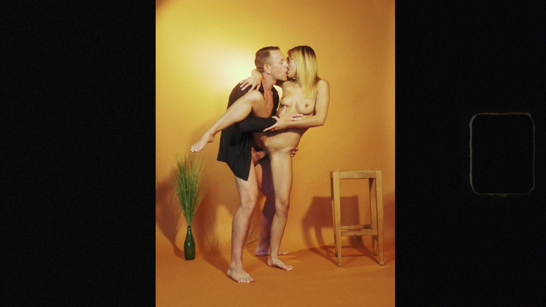 Sensual productions: Minyon Asyalı küçük amcığını büyük yarakla dolduruyor