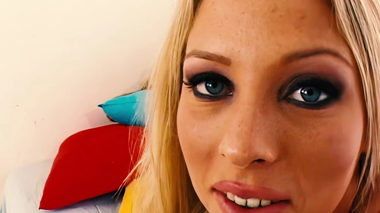 BestPorn85: Fallon Sommers обожает, когда она сосет член