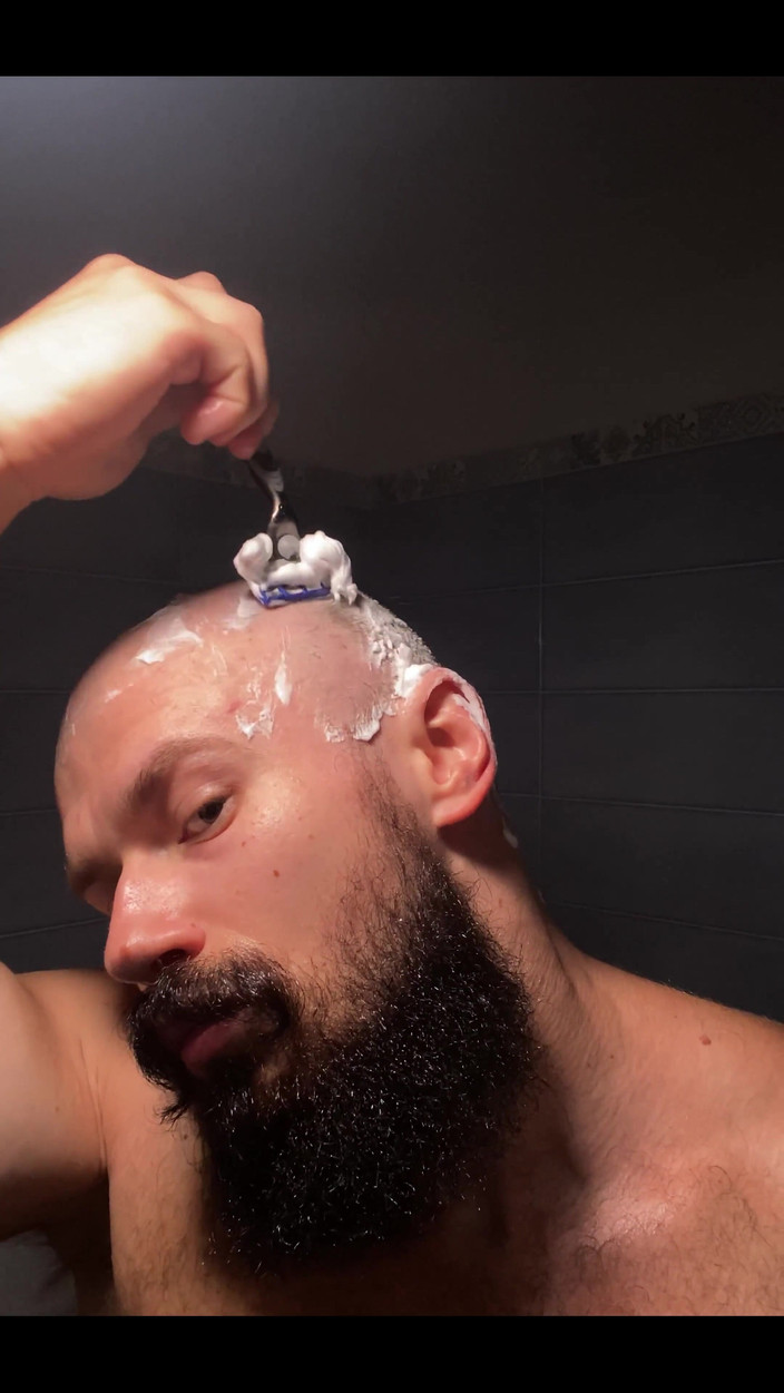 Mister Stone: Asmr Video cu mine bărbierit capul