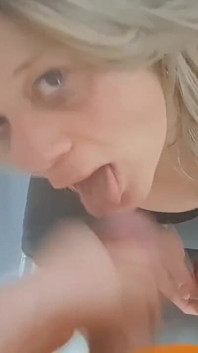 Mega compilação de uma milf madura que recebe 74 ejac facial. 45 minutos ou ela recebe muito esperma no rosto