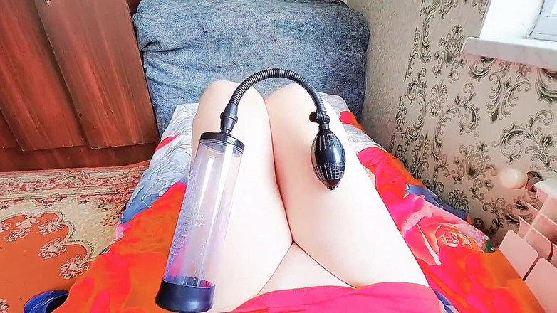 Kitty_Cross: 大屁股超级热辣的少女素人模特用她的屁股身体制作自拍热辣视频