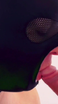Juste un léchage. et tu seras accro. J’adore sa bite non circoncise au gloryhole