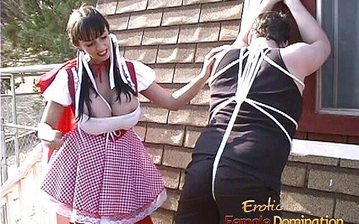 Erotic Female Domination: Ułożona kruczowłosa bomba w kostiumie dobrze się bawi z kolesiem