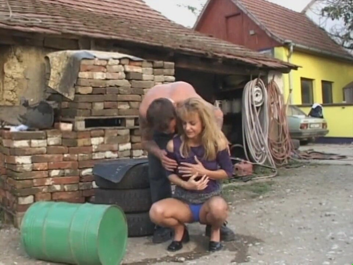 Absolute BDSM films - The original: Kundička šuká na farmě