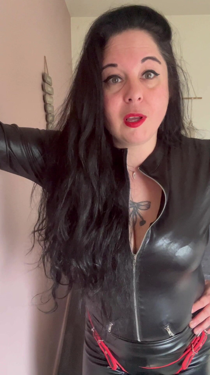 Maitresse Clara: मेरे आदेश के तहत 8 घंटे ...